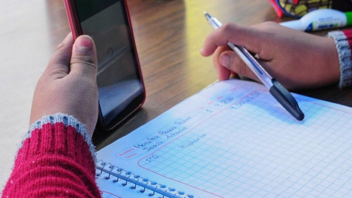 Analizan reglamentar uso de celulares en escuelas de Nuevo León por retos virales Analizan reglamentar uso de celulares en escuelas de Nuevo León por retos virales