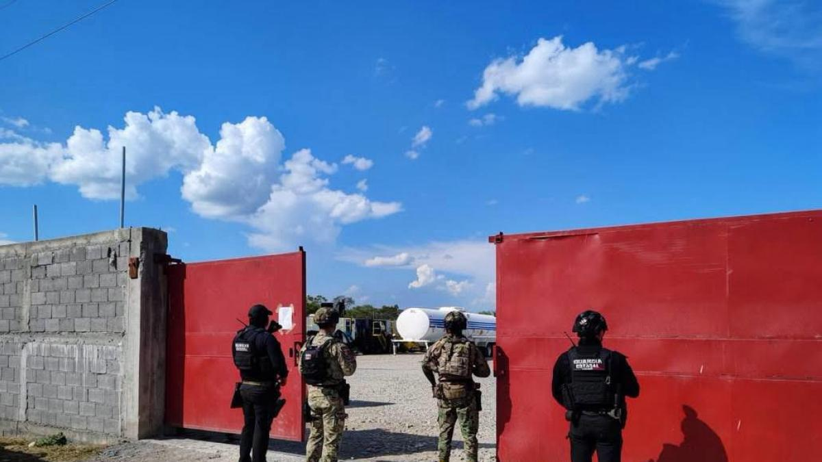 Aseguran pipas y tanques para huachicoleo cerca de ducto de Pemex en Ciudad Victoria
