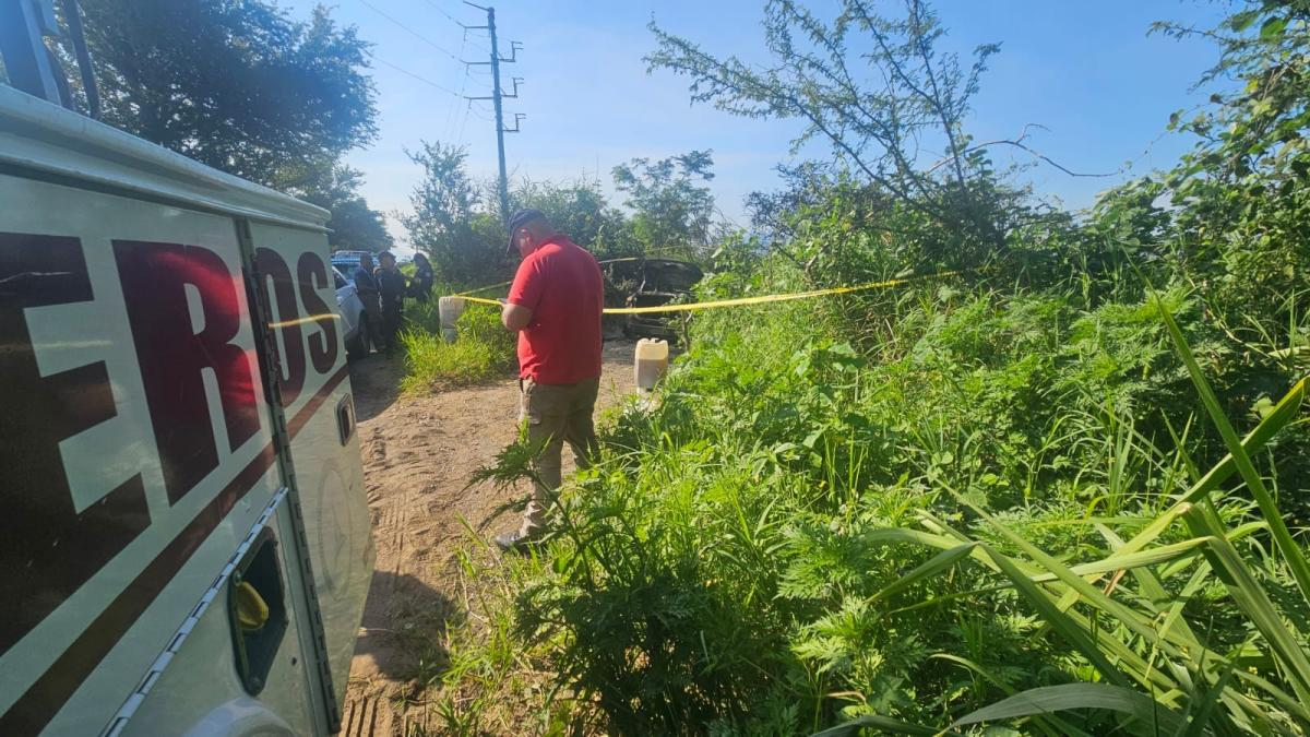 Localizan tres cuerpos calcinados dentro de vehículo en Jalisco
