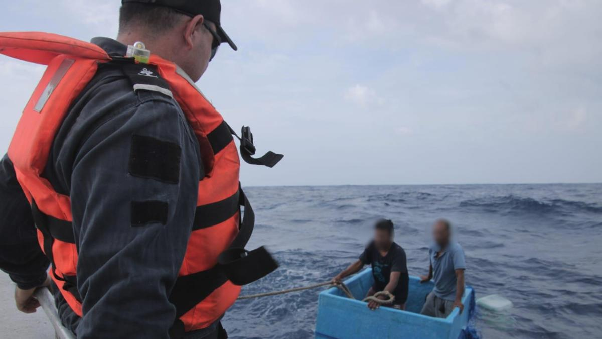Dramático rescate en Chiapas: hallan a pescadores flotando en una hielera