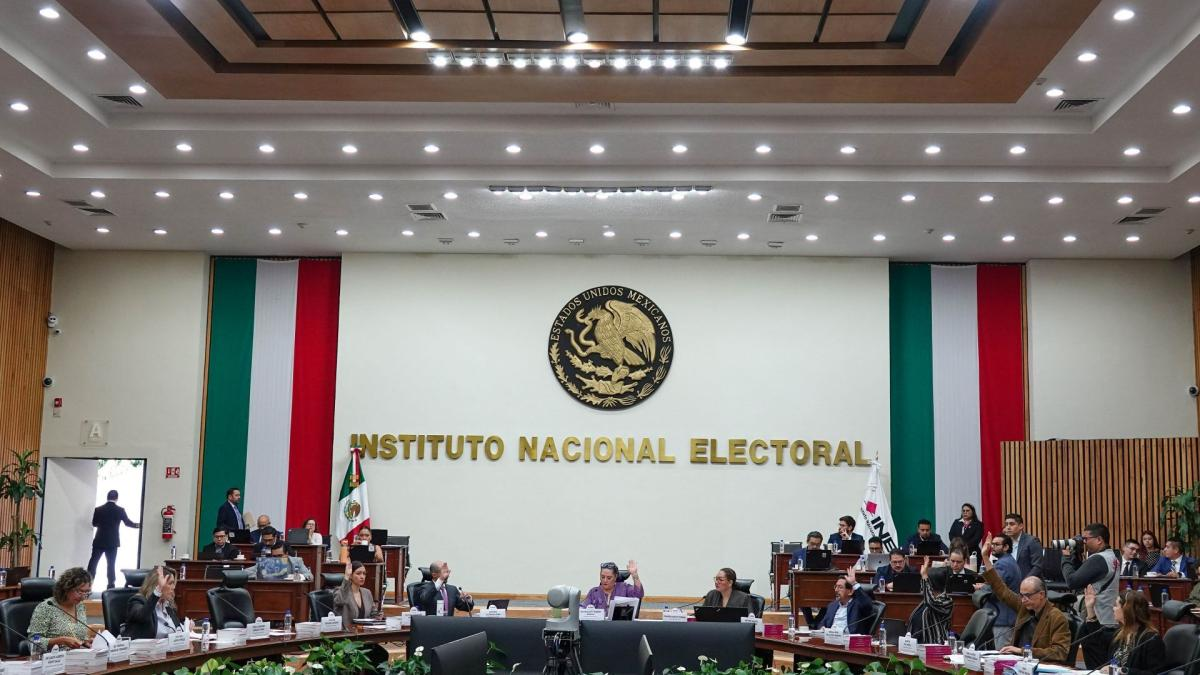 Proponen que partidos vigilen contrataciones del INE Proponen que partidos vigilen contrataciones del INE