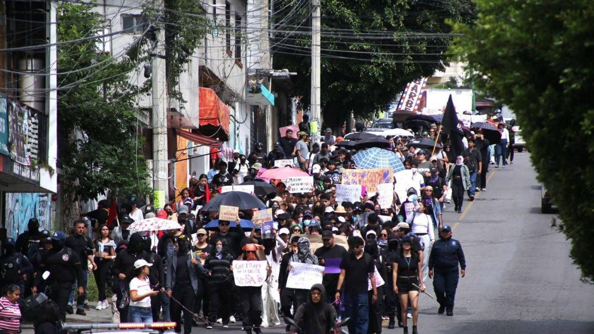 Estudiantes y feministas exigen la salida de la rectora de la UAEM por violencia Estudiantes y feministas exigen la salida de la rectora de la UAEM por violencia