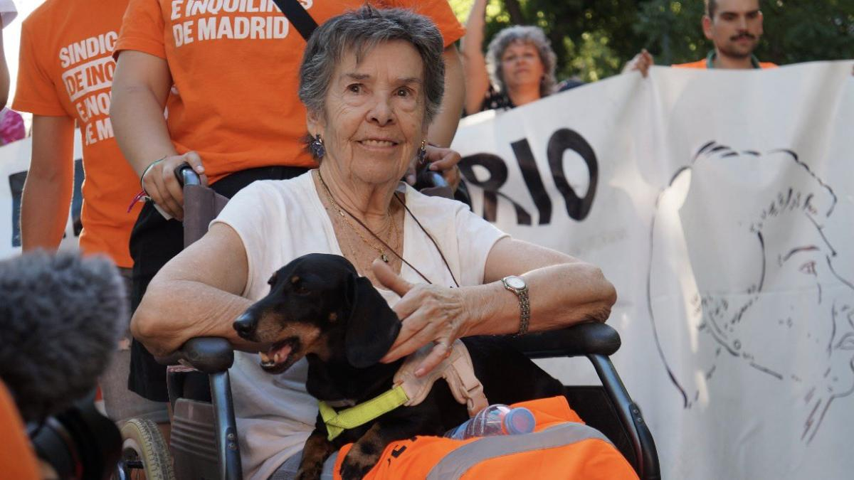 Miles marchan en Madrid contra desahucio de mujer de 87 años
