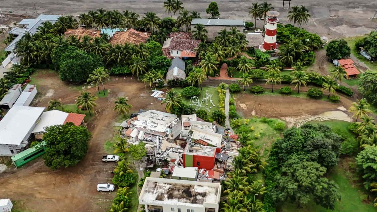 Pueblos de Panamá siguen aislados tras el terremoto por daños en caminos y puentes