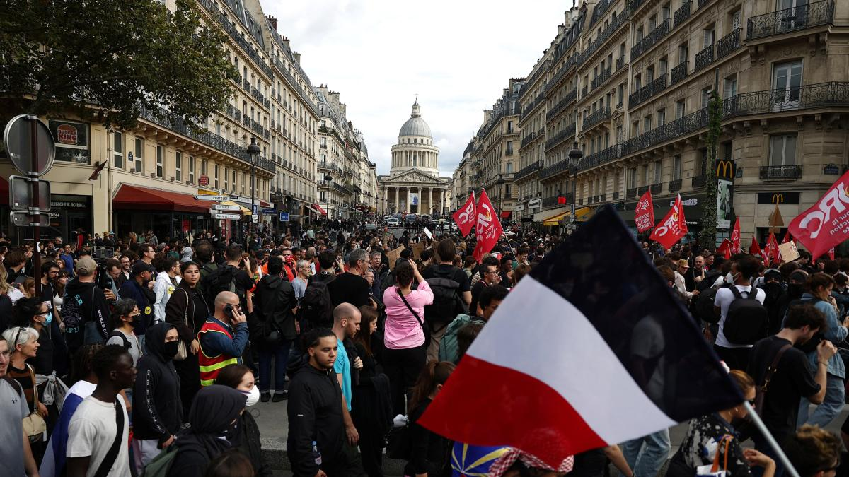 Manifestantes de París adoptan temas de Star Wars en sus protestas Manifestantes de París adoptan temas de Star Wars en sus protestas