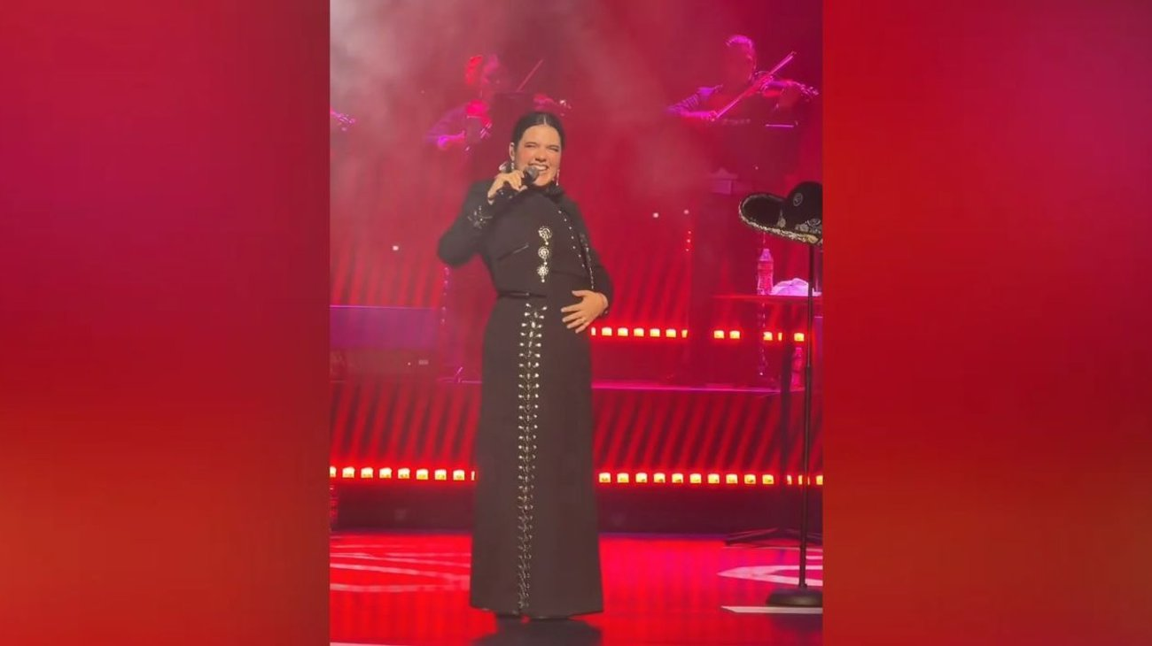 Anuncia Camila Fernández embarazo en concierto